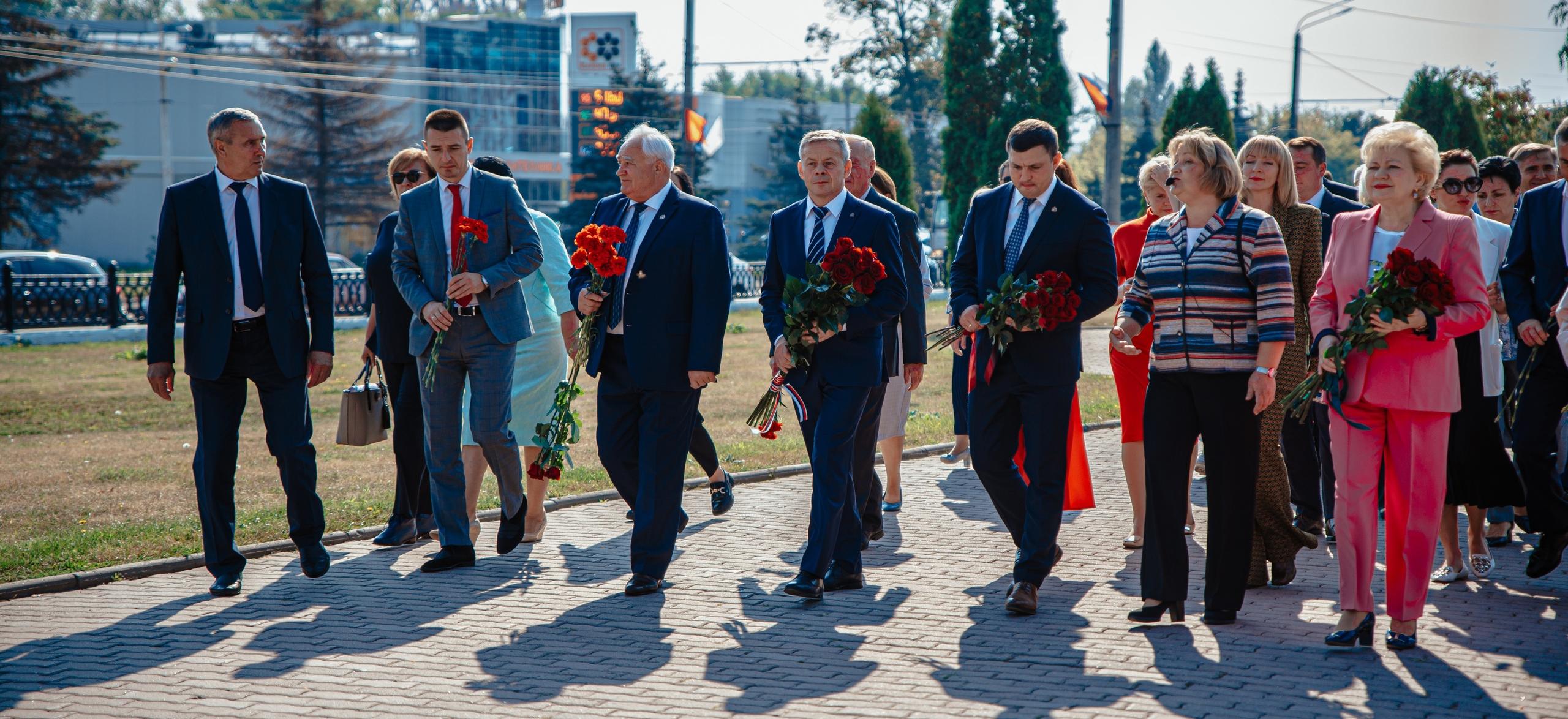 В День города Курска почтили память защитников Родины