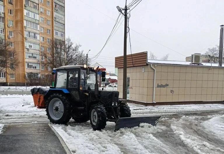 В Сеймском округе Курска продолжают приводить в порядок дворы