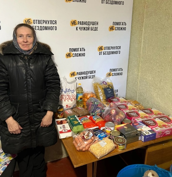 В Курске волонтёры передали необходимые продукты десяти нуждающимся семьям