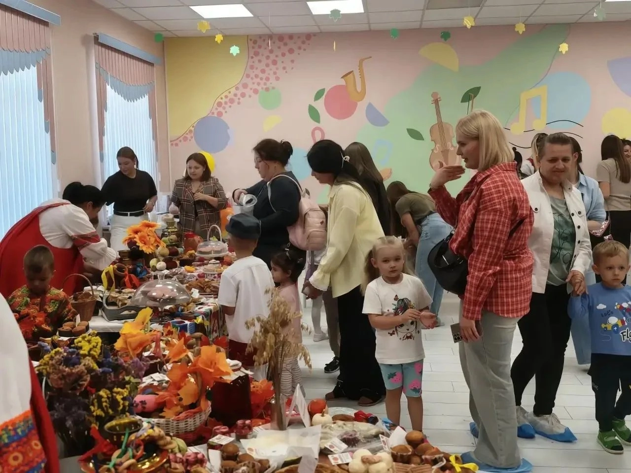 В  Курском детском саду № 21  собрались  семьи на фестиваль «На деревню к бабушке»
