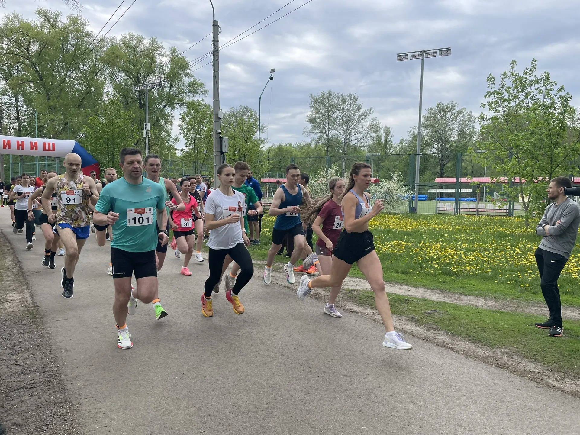 Куряне участвуют в легкоатлетической эстафете в День Победы