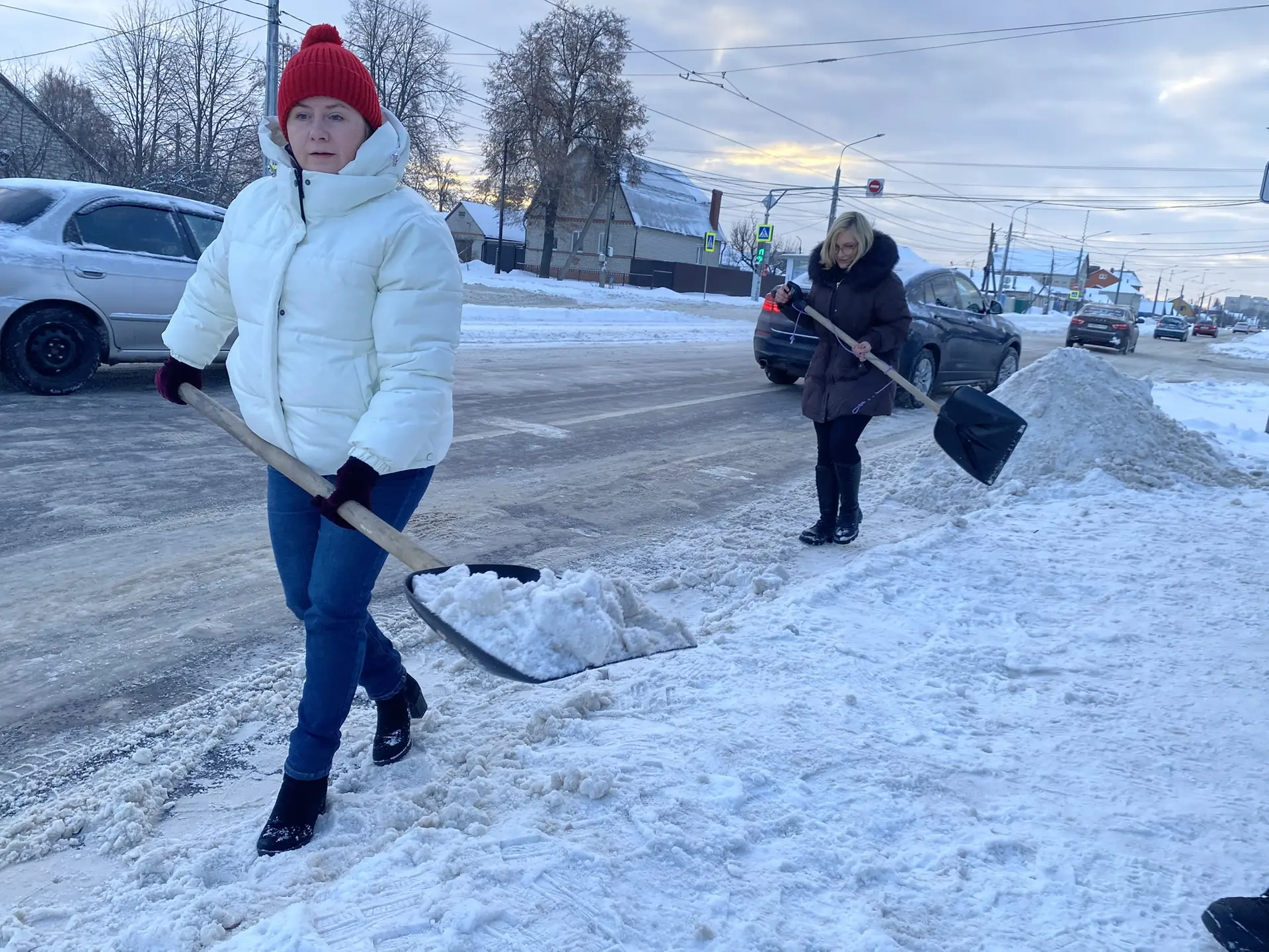 19 февраля в уборке снега приняли участие более 150 курян