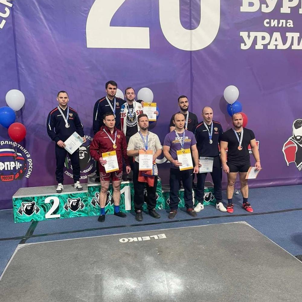 Курянин Борис Комиссаров завоевал бронзу на Всероссийском чемпионате по пауэрлифтингу