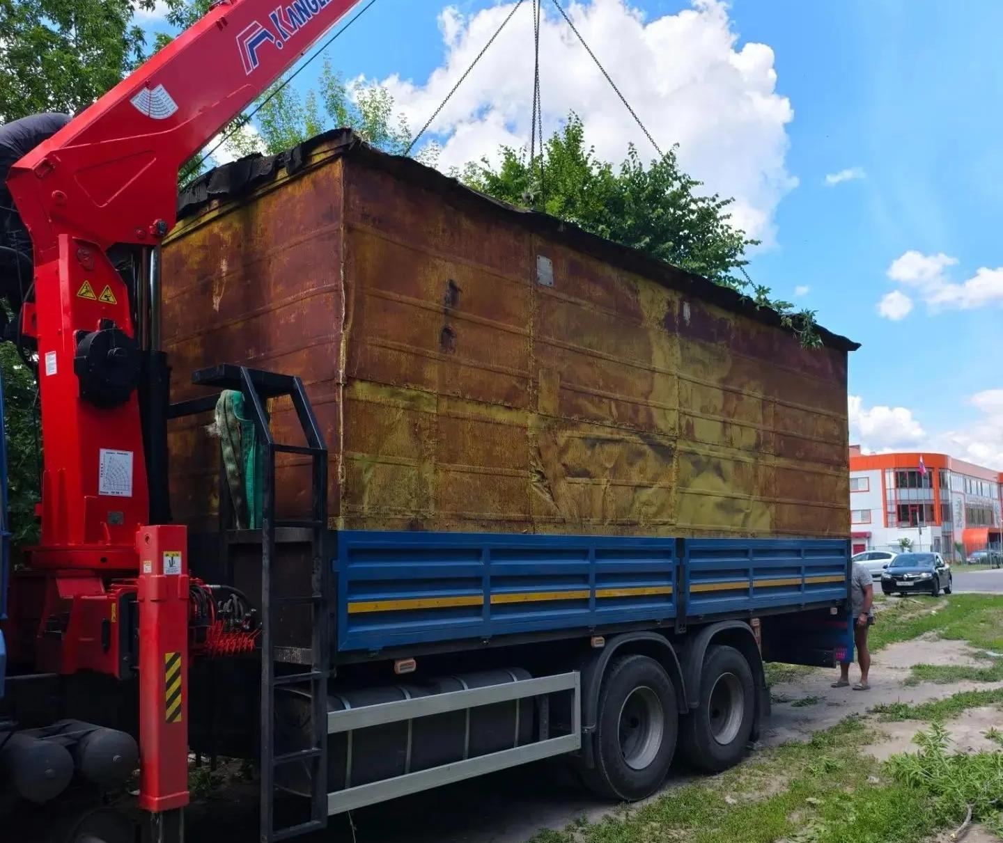 В Курске на Веспремской демонтировали девять незаконных гаражей 
