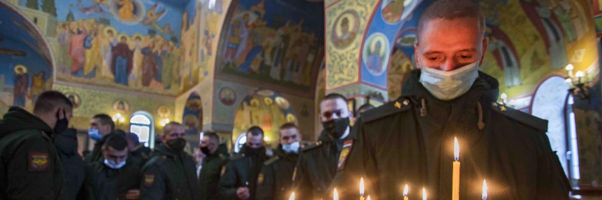 В Курске военнослужащие приняли участие в праздничных литургиях 