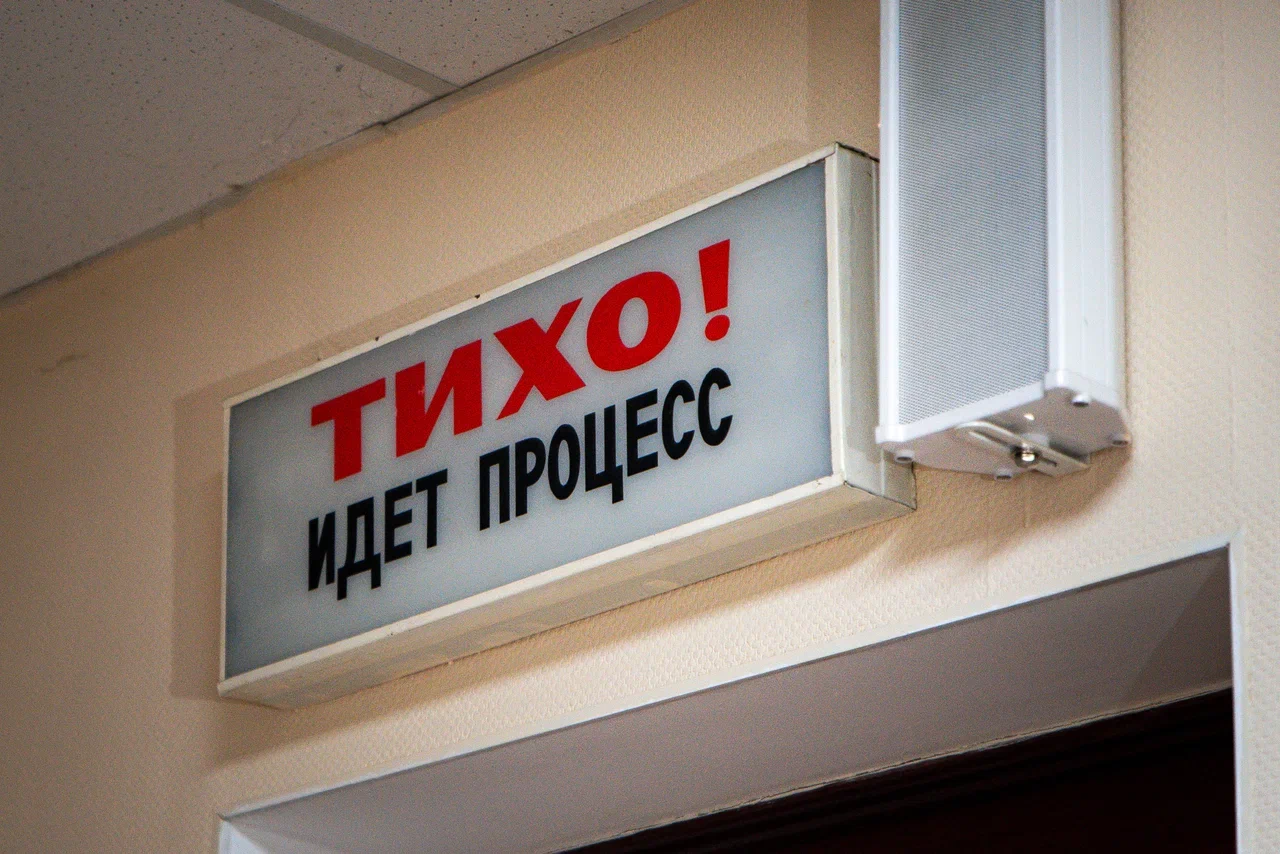 В Курской области задержали петербурженку с наркотическими веществами в бюстгальтере 