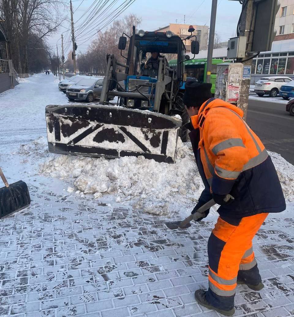 Глава Курска проверил безопасность подходов к образовательным учреждениям
