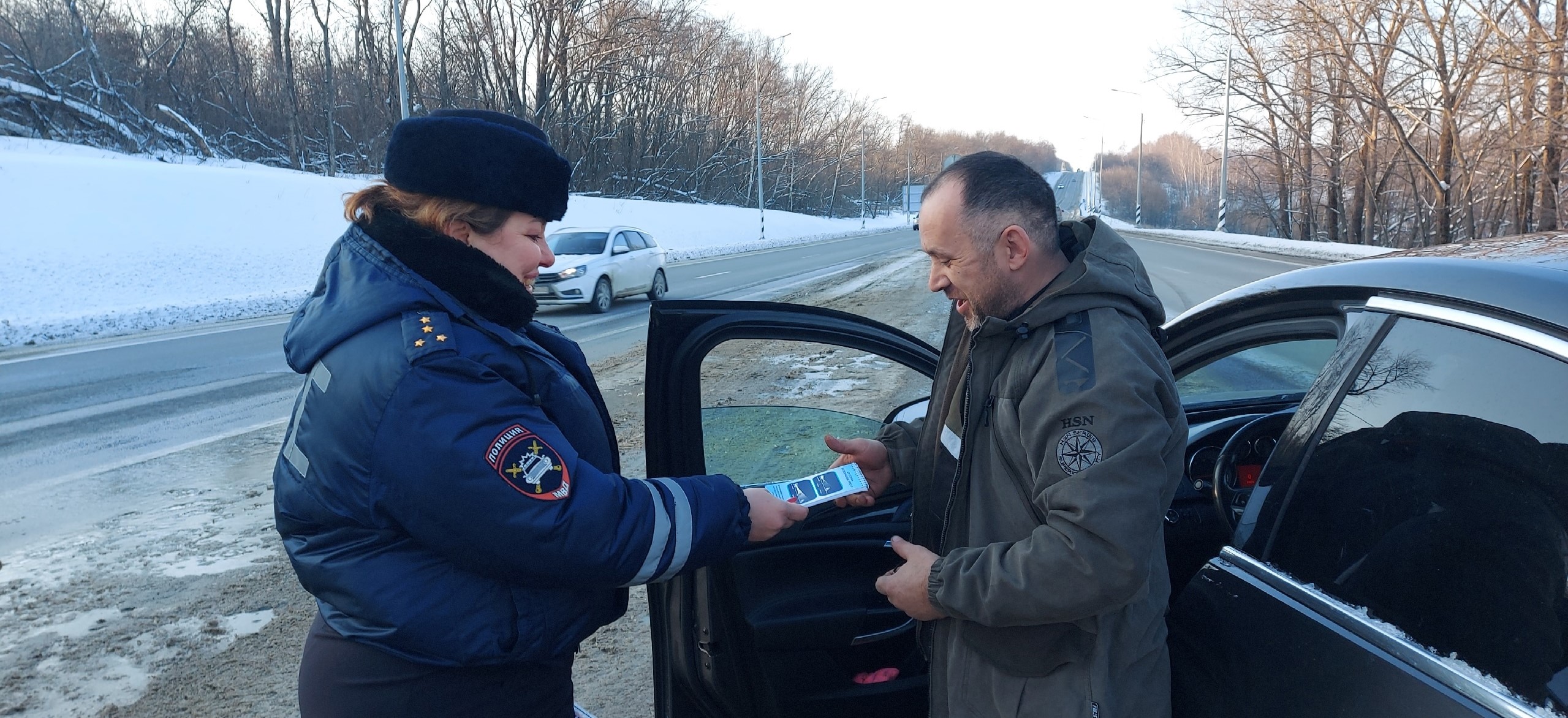 Сотрудницы курской Госавтоинспекции поздравляют водителей с 23 февраля