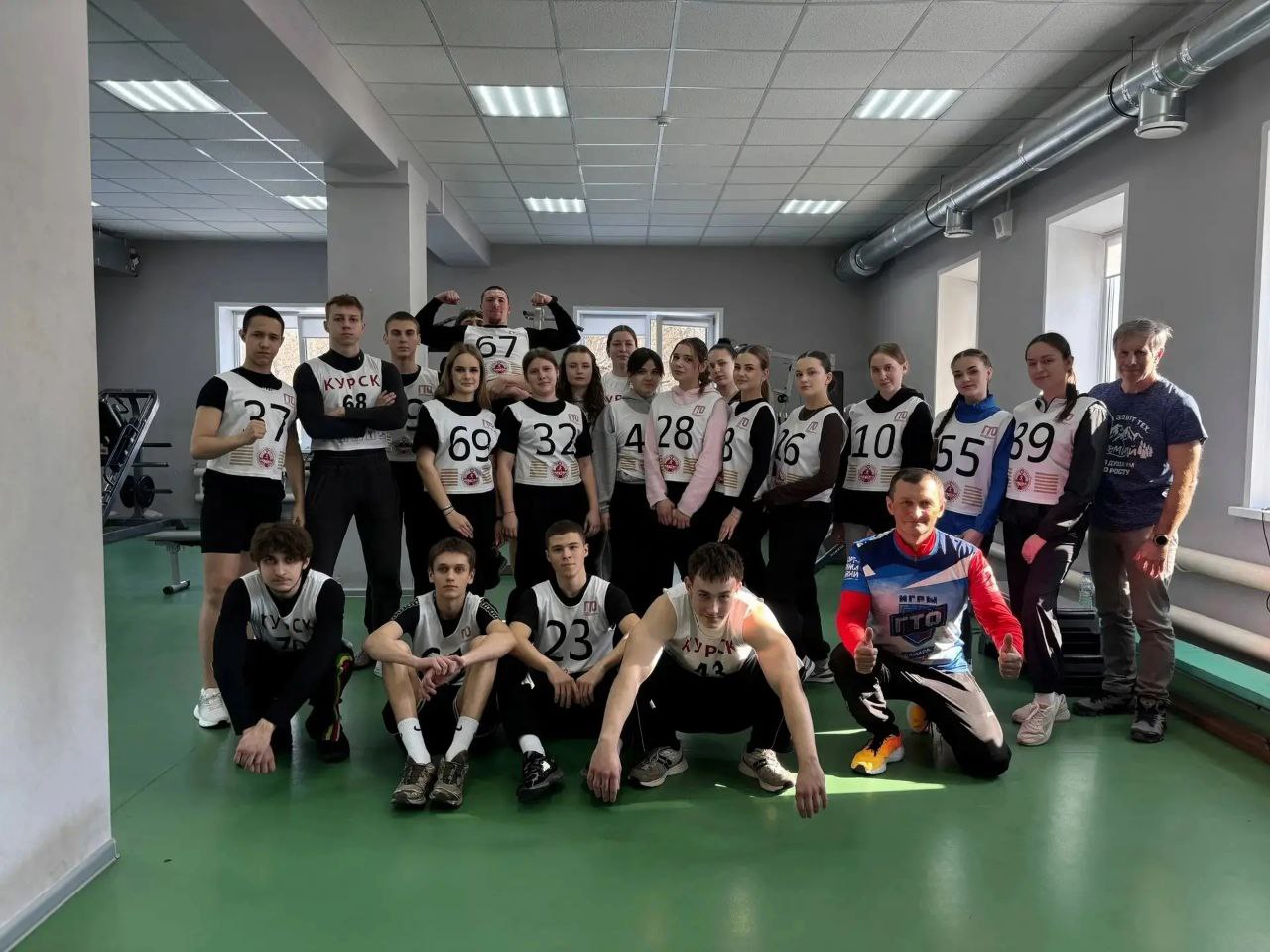 Ученики Курской школы № 17 сдали нормативы ГТО шестой ступени