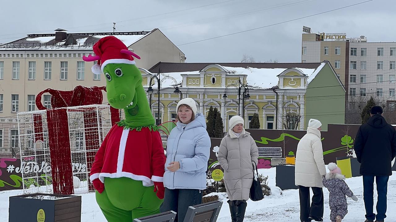На Полугоре открылась тюбинговая трасса и стартовал праздник «Созвездие Дедов Морозов»