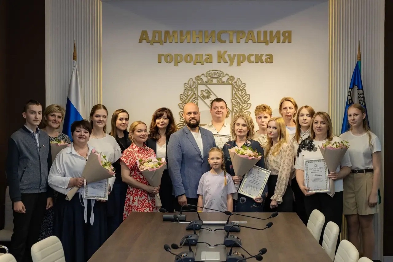Глава Курска  провёл встречу с родителями  юных  журналистов