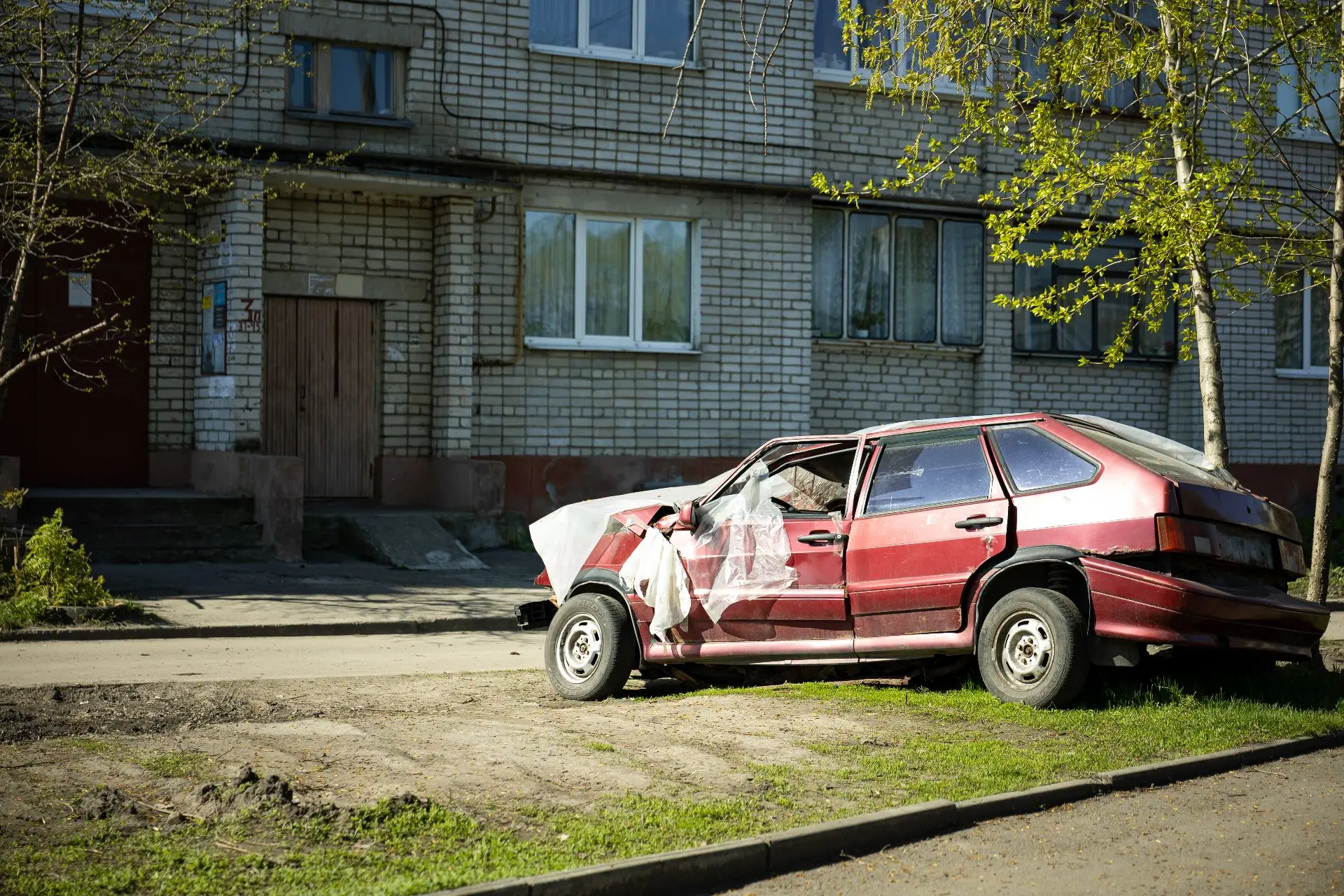 В Магистральном проезде куряне на месте автохлама хотят обустроить парковку