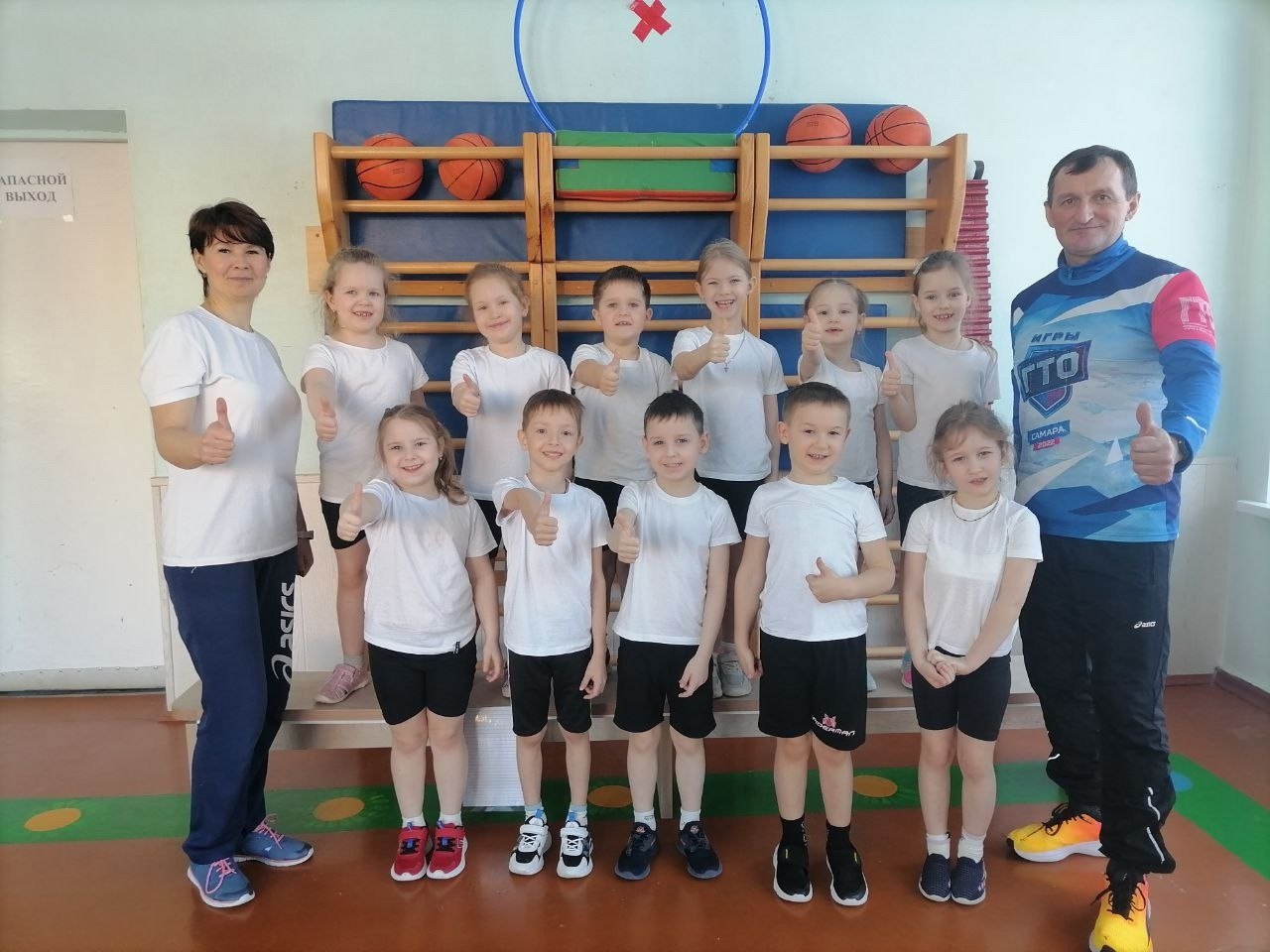 Сотрудники Центра ВФСК «Готов к труду и обороне» помогают курянам сдавать нормативы