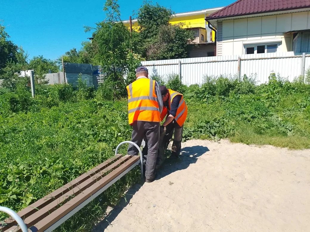 Курские коммунальщики продолжают облагораживать общественные пространства города