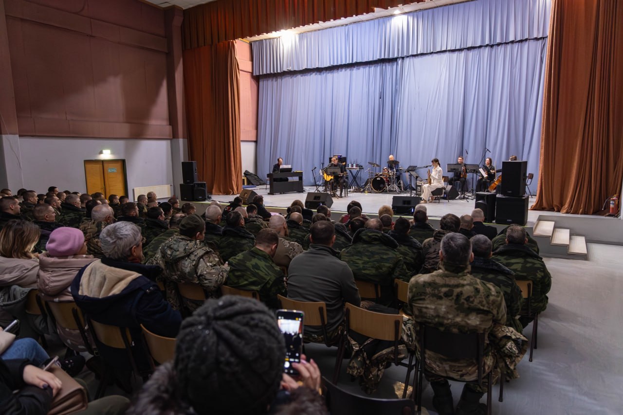 Премьера спектакля «Курские песни мужества» состоялась в гарнизонном Доме офицеров