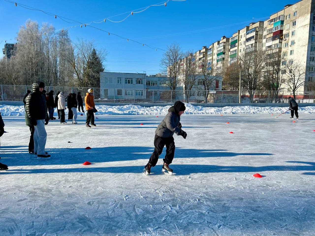 В Курске на пяти школьных стадионах открыты катки