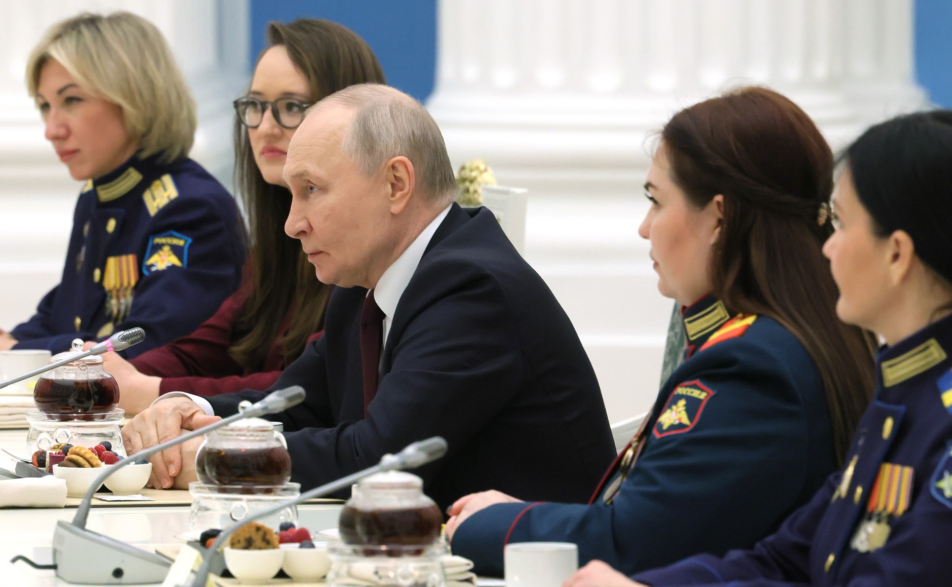 Владимиру Путину представили документальный фильм «Женщины-герои: Курск»