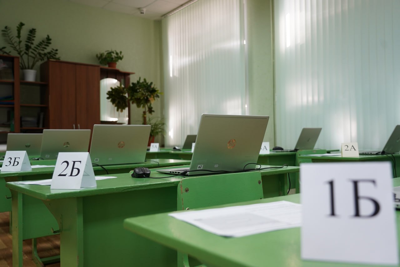 Во время пробного экзамена в школе № 38 Курска температура не опускалась ниже 18 градусов