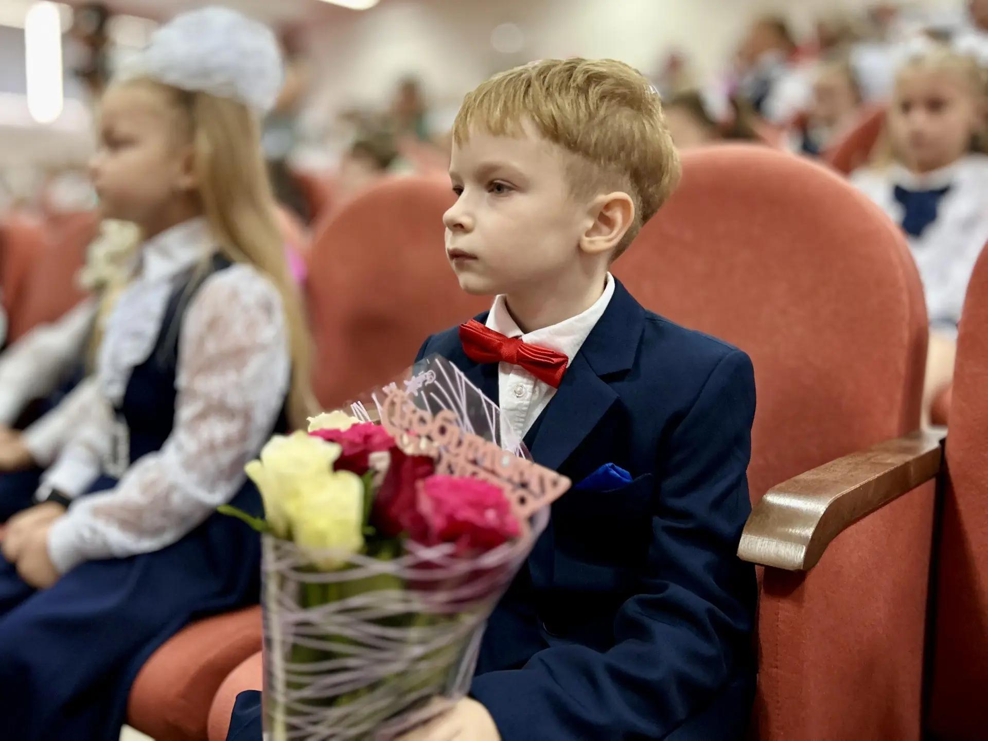 В школе №60 для курских первоклассников прозвенел первый звонок