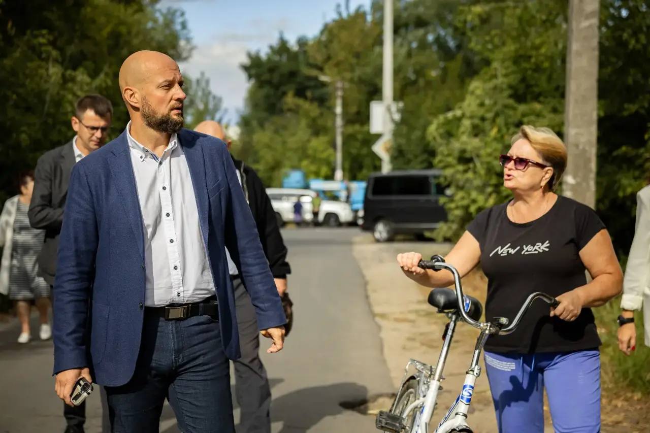  В Курске глава города  проверил работу коммунальщиков на улице Сушковская