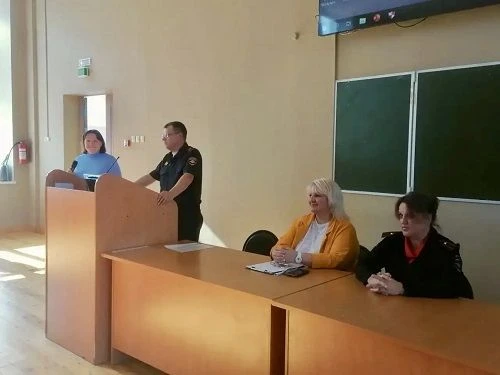 Курские полицейские встретились с иностранными студентами-первокурсниками