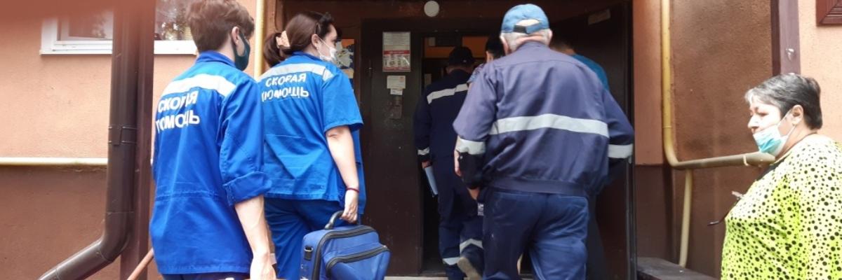 В Курске в запертой квартире обнаружили тело женщины
