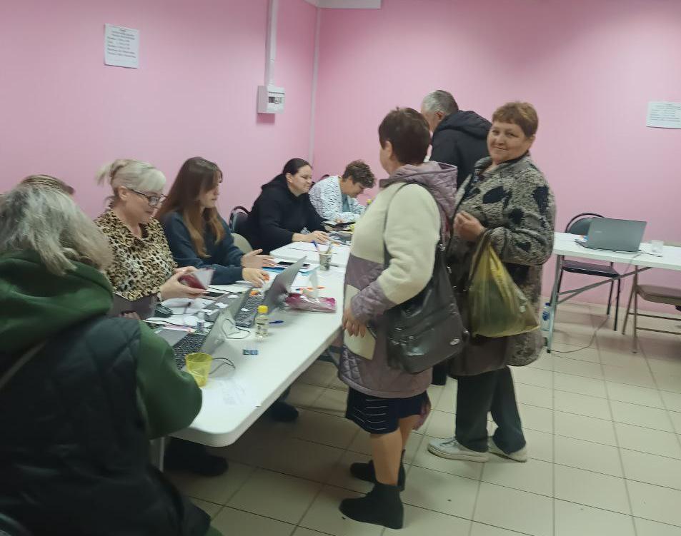Куряне из приграничья продолжают получать помощь в пункте на Центральном рынке