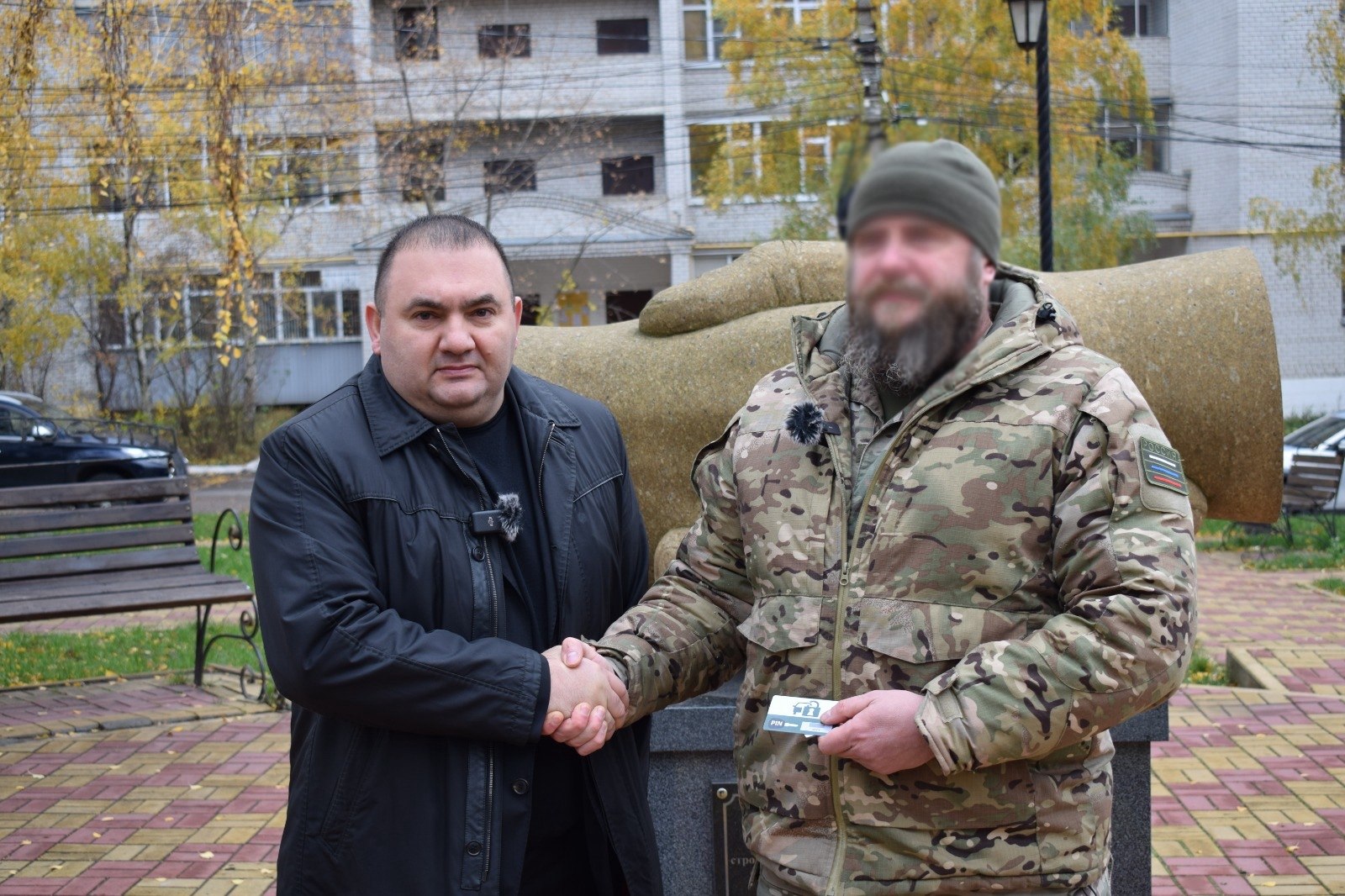 Дереник Коштоян вручил ключи от внедорожника добровольческому отряду «БАРС-Курск»