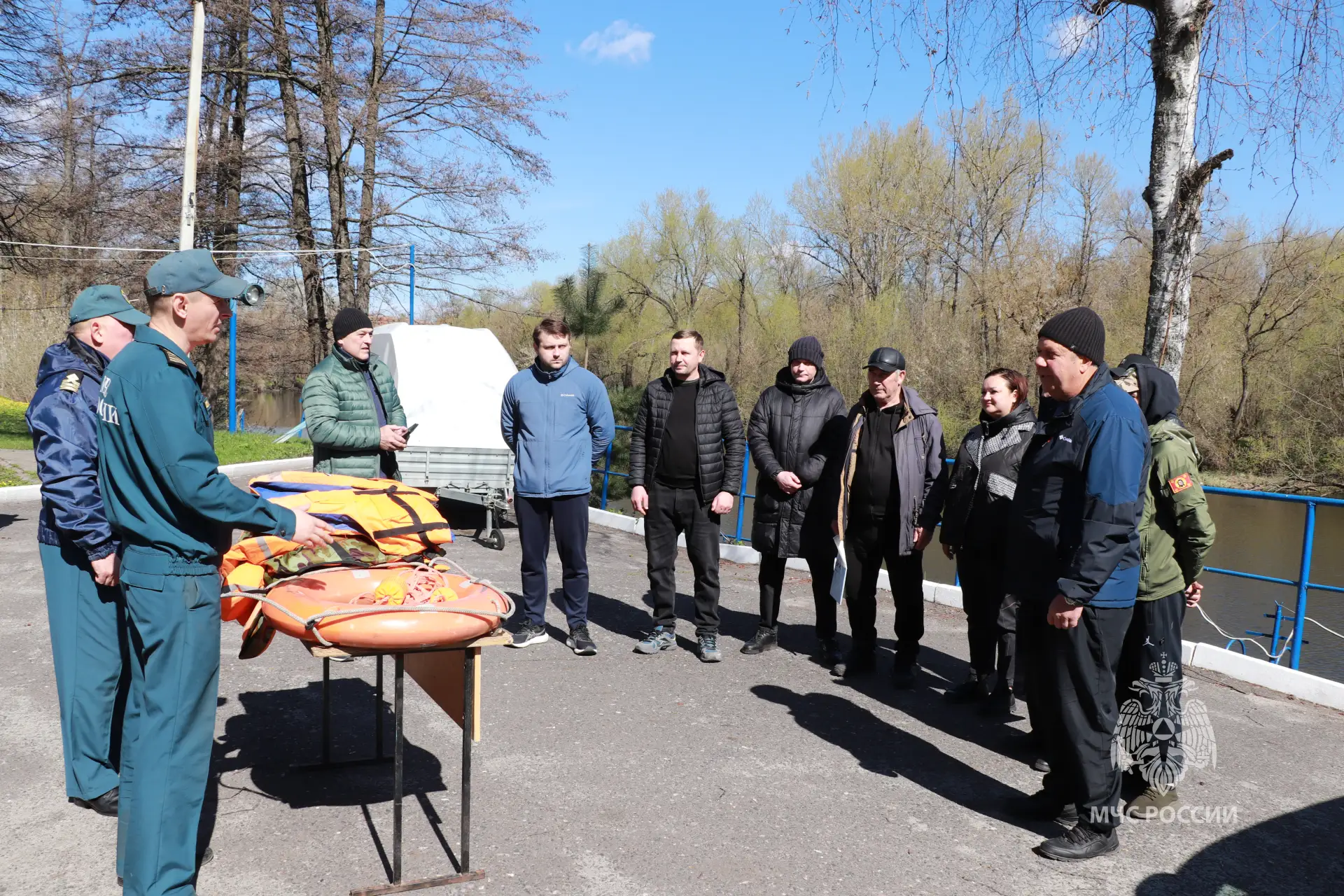 В Курской области спасателей обучают работе на пляжах