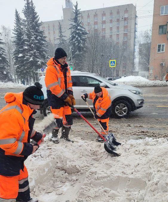 В Курске на уборку снега вышли 88 машин и 167 рабочих