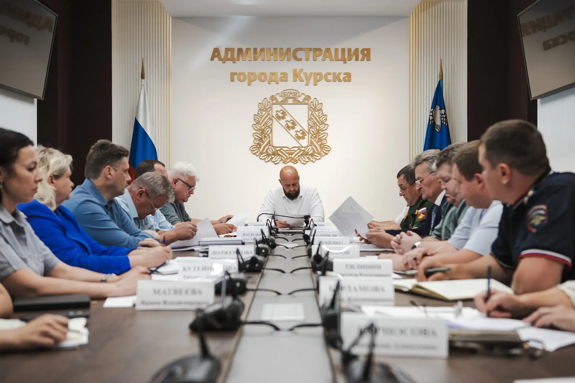 Глава Курска провёл совещание по вопросам призыва на военную службу по контракту