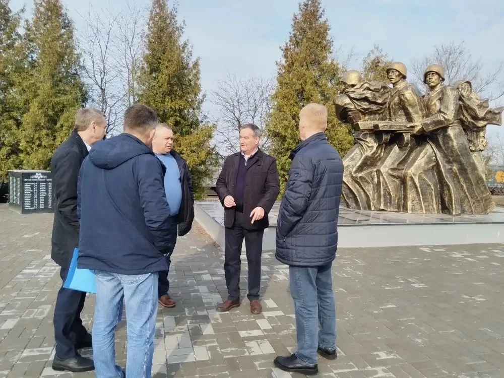 В Золотухинском районе начали устанавливать Вечный огонь