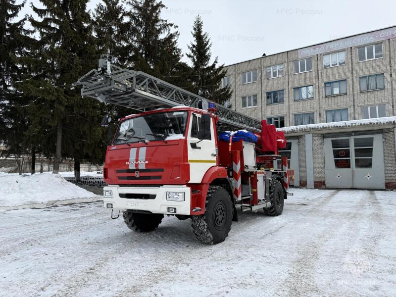 У курских спасателей появилась новая 30-метровая пожарная лестница