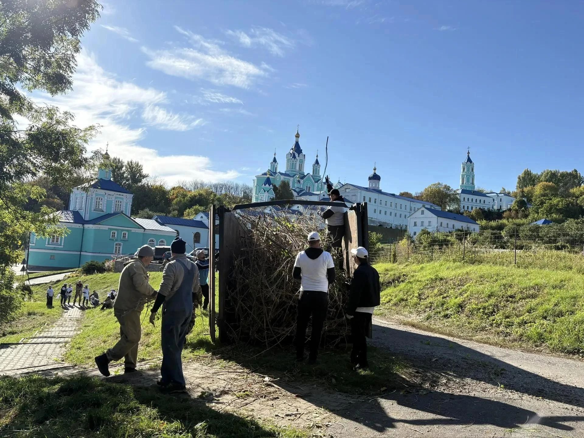 Куряне провели в Коренной пустыни акцию «Вода России»