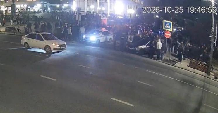 Курянин получил 10 суток за организацию массовой сходки на Театральной площади