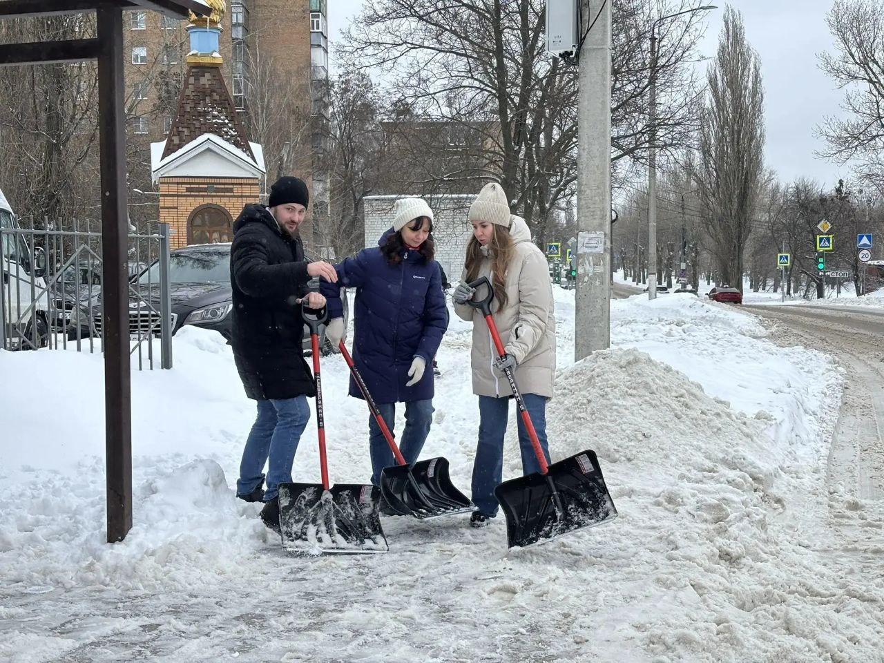 Пресс-служба администрации Курска подключилась к уборке снега