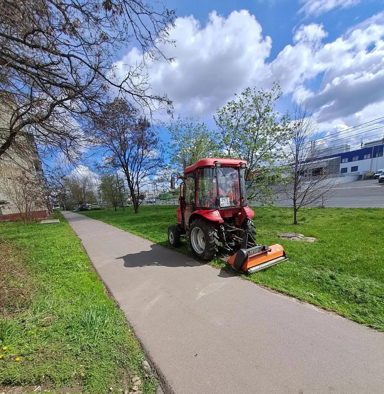 В Курске начался сезон покоса газонов