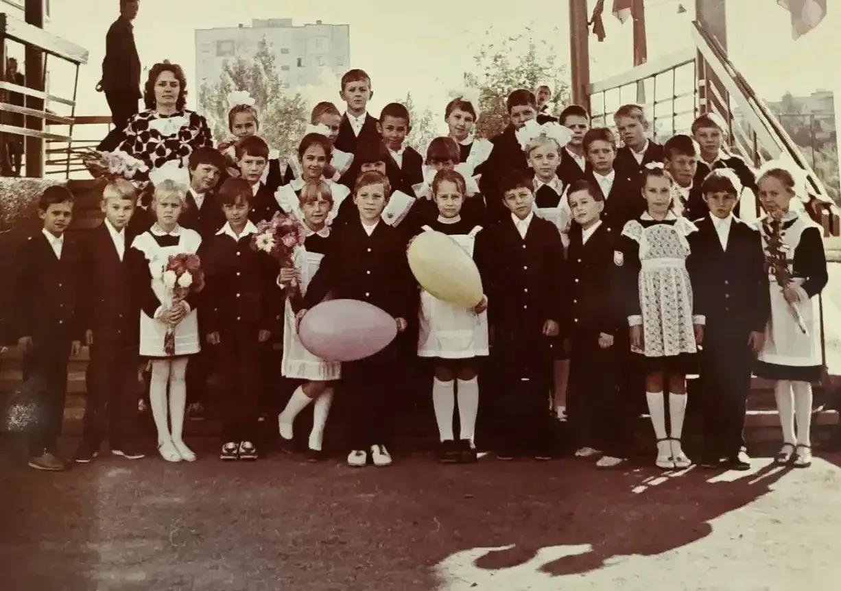 В День учителя глава Курска опубликовал свою школьную фотографию