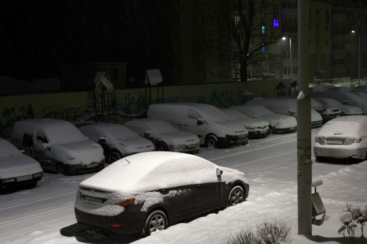 Спасатели Курска напомнили о правилах парковки у жилых домов