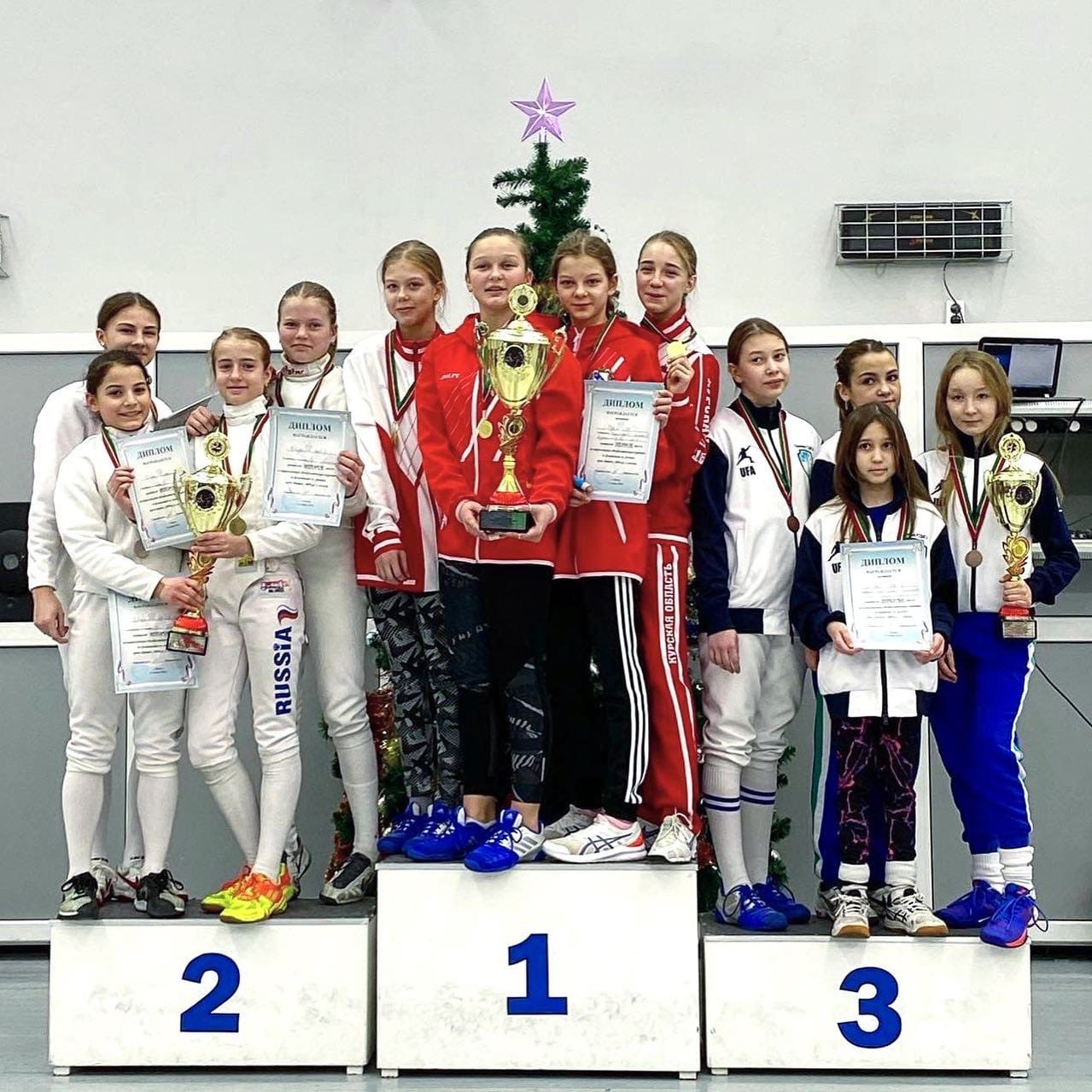 Сборная Курской области по фехтованию стала первой в командном зачете на турнире Казани