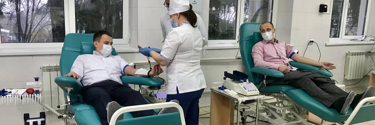 Глава Курска Игорь Куцак стал донором крови