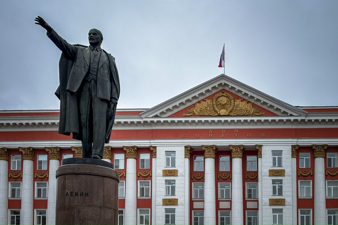 Власти Курской области возьмут на себя организацию похорон художника Олега Радина