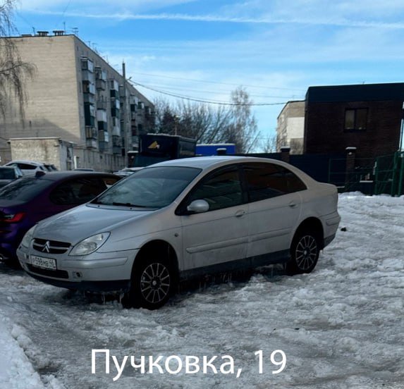 Администрация Курска  продолжает  выкладывать фотографии водителей, оставляющих автомобили в неположенных местах