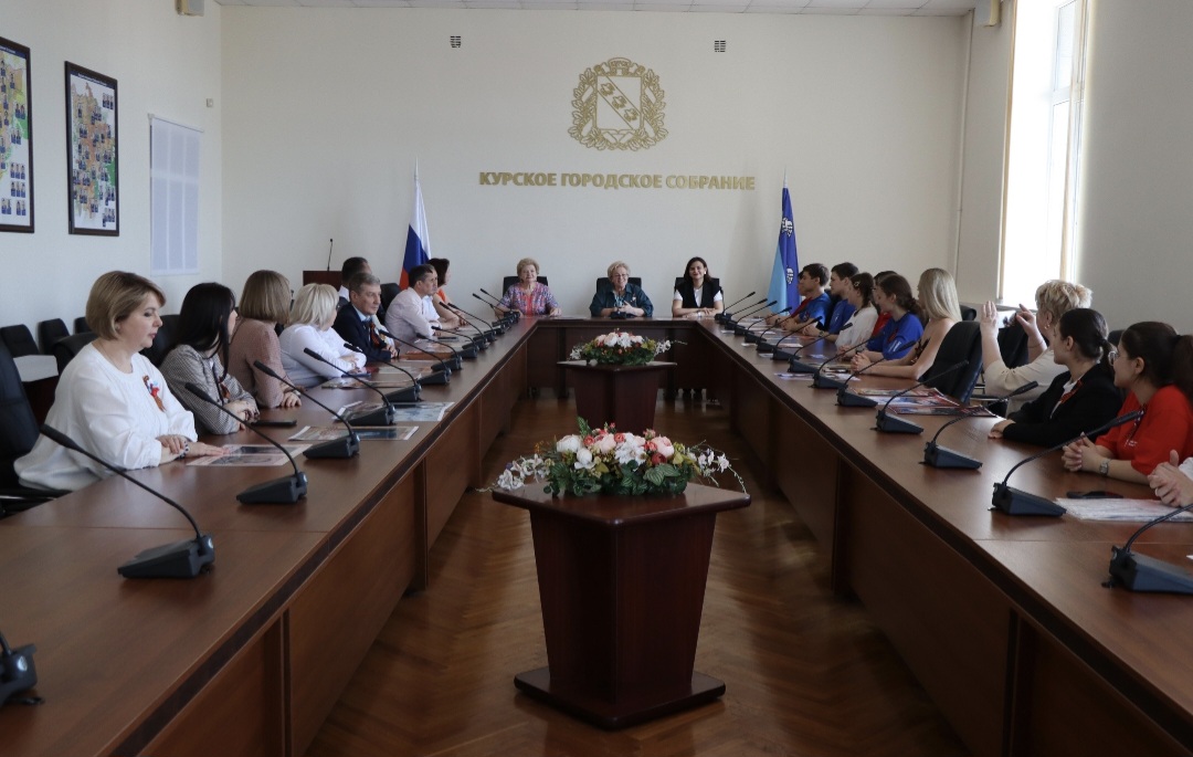 Курские депутаты присоединились к акциям «Бессмертный полк» и «Окна Победы»