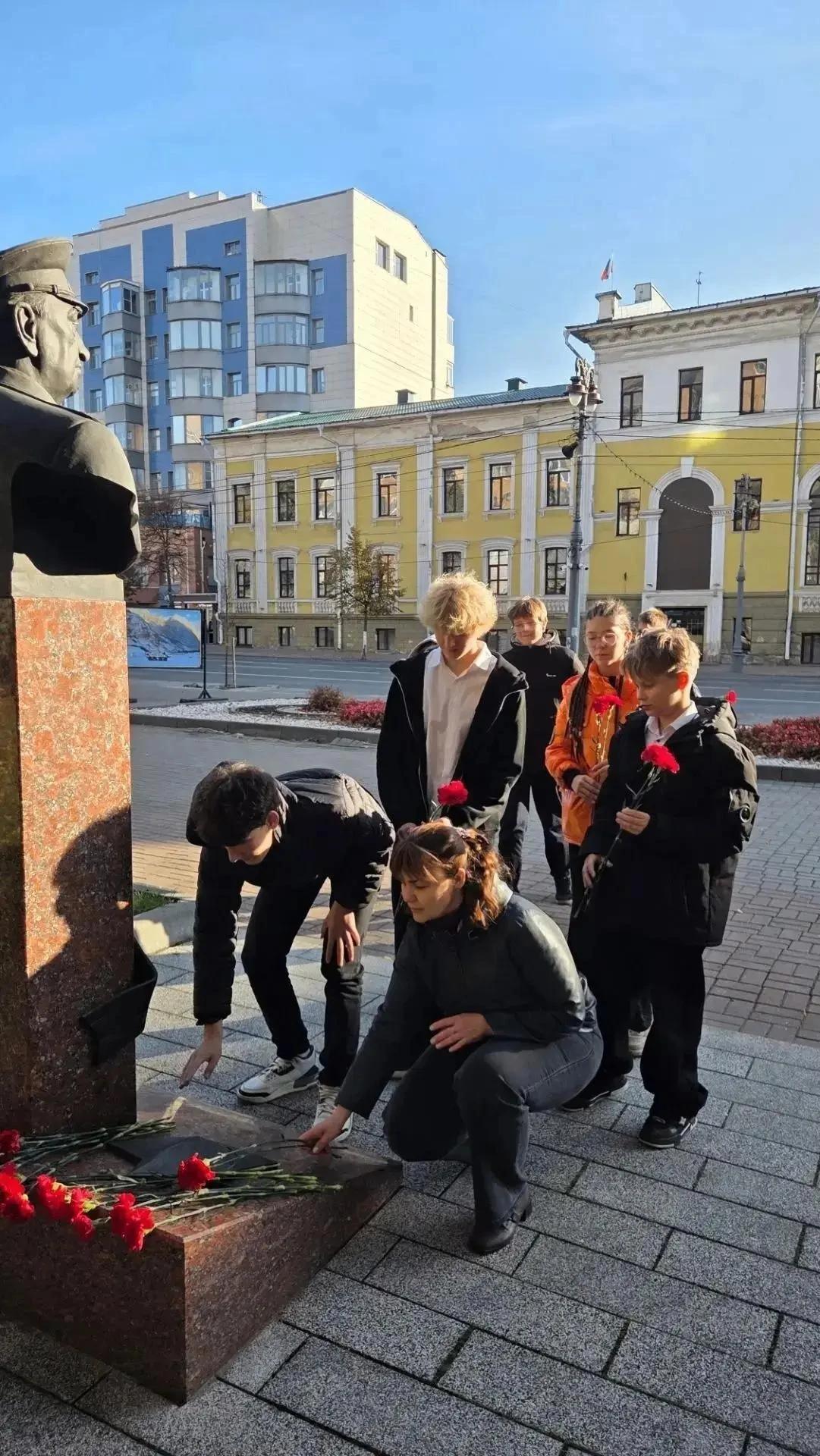 Курский лицей № 6 почтил память Героя Советского Союза Михаила Булатова