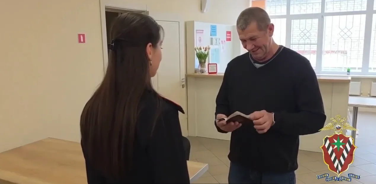 Полицейские за сутки восстановили паспорт вернувшемуся из плена курянину