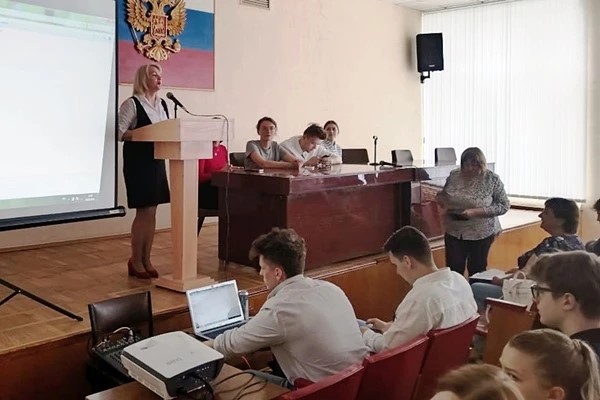 Курские сотрудники УИИ организовали для подучетных подростков ярмарку вакансий