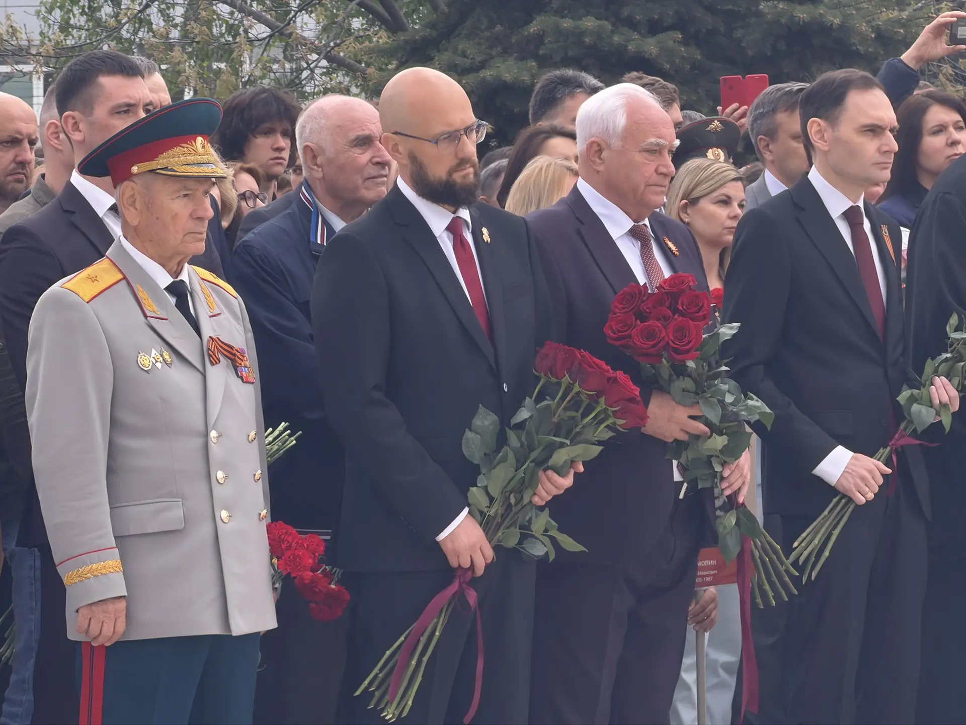 В День Победы куряне возложили цветы к Могиле Неизвестного Солдата