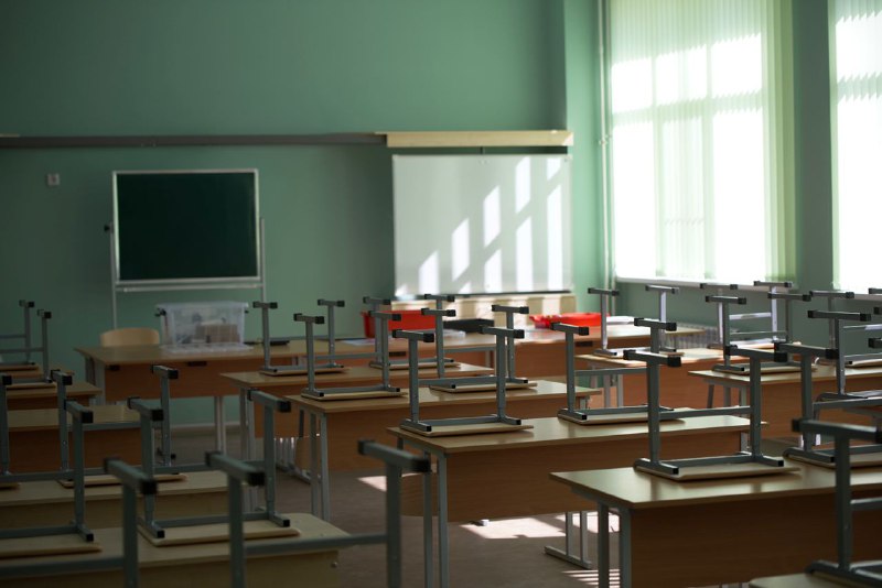 Из-за повторной аварии на теплосети на Почтовой в Курске детей из гимназии № 4 перевели на дистант