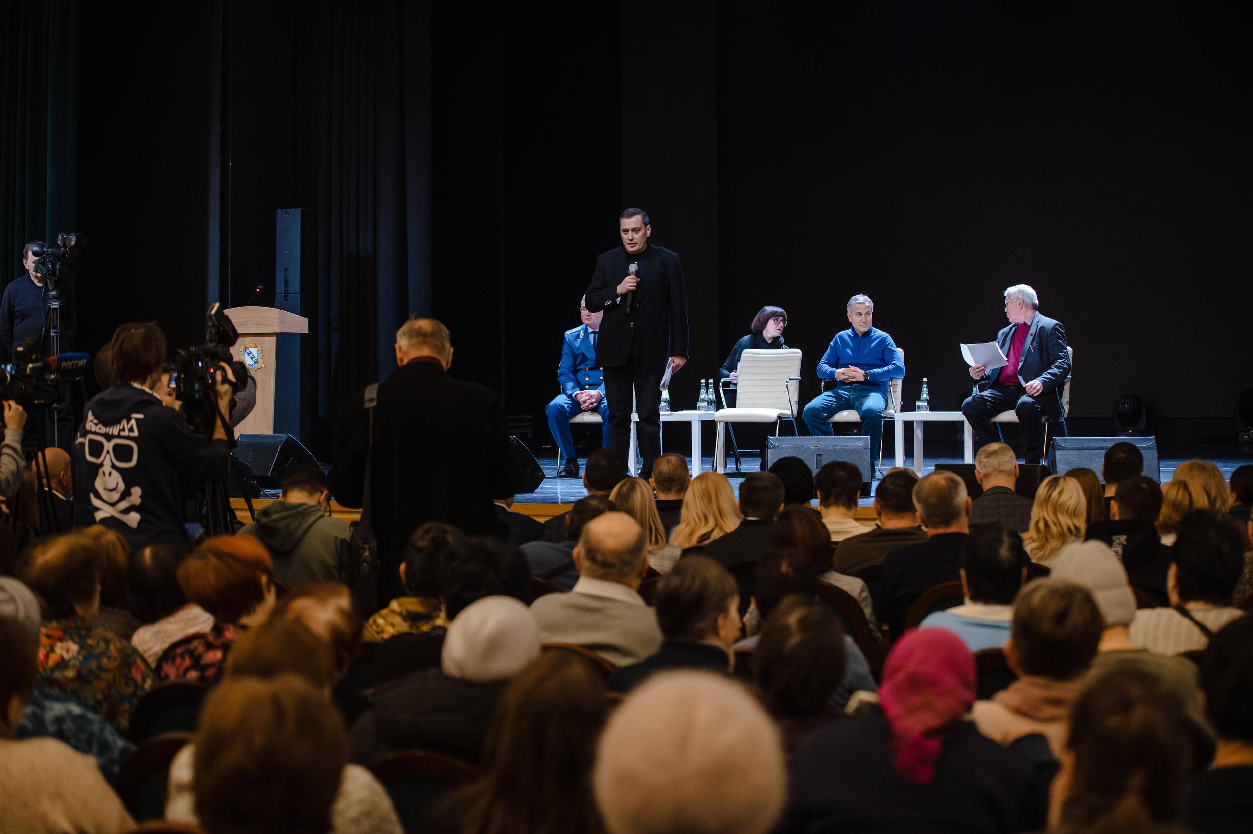 Александр Хинштейн поручил оперативно информировать курян о перечислении компенсации за наем